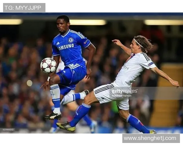 偶像级足球球星的荣耀时刻与赛场传奇全面深度解析