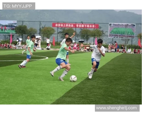 十岁少年足球天才崭露头角 踢出未来足坛新希望